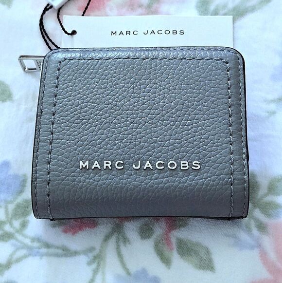 Marc Jacobs Handbags - ✨️HP 2X✨️Marc Jacobs Compact Wallet - NWT
